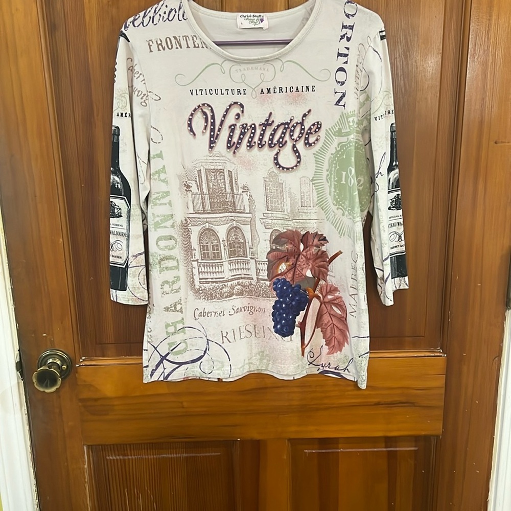 White Graphic Tee Crew Neck and Half Sleeves Size Large by Chris’s Stuff